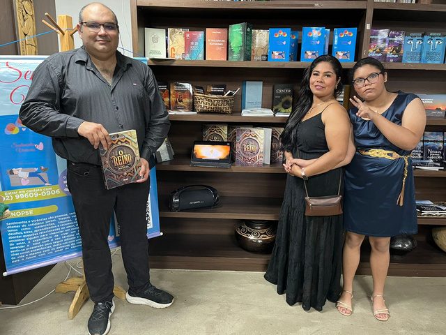 Escritores reunidos na exposição Escritores Amazônidas